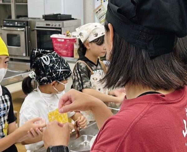 山大が地域の子ども食堂にいかめし用のスルメイカを寄贈しました